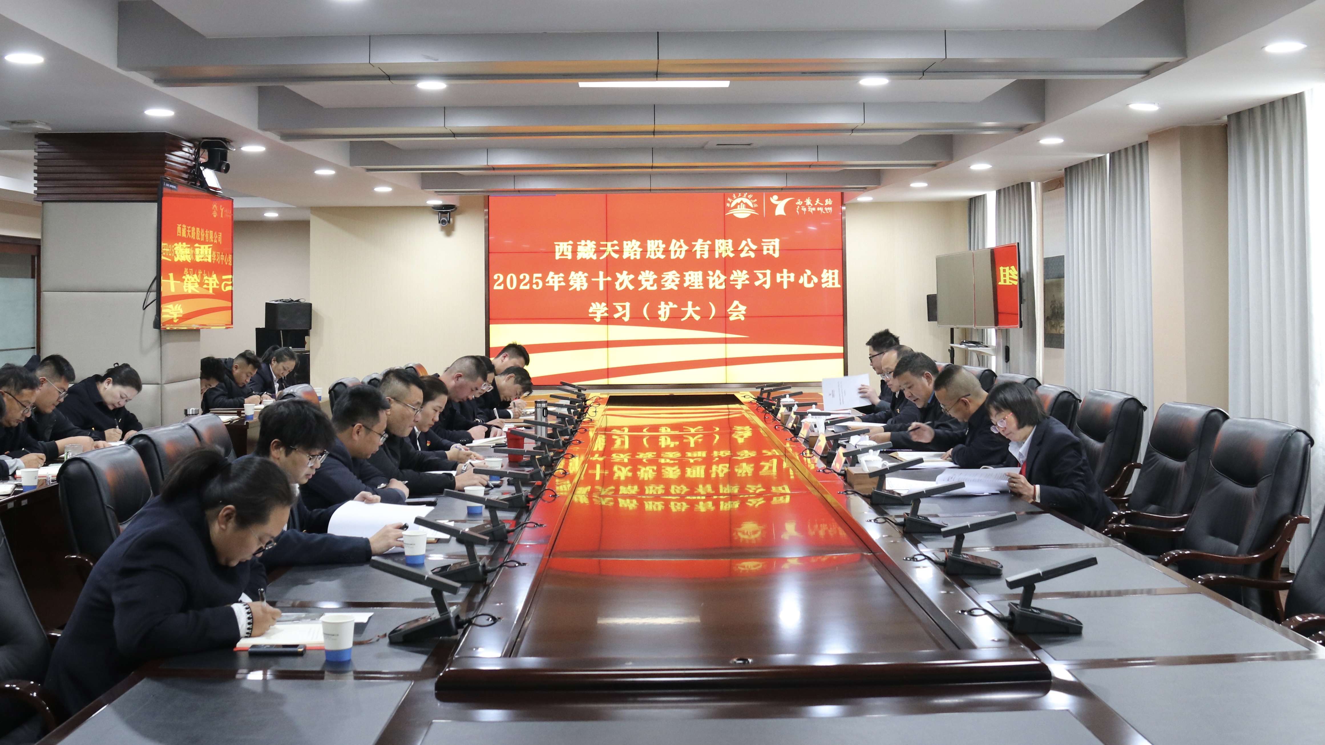 西藏天路.jpg